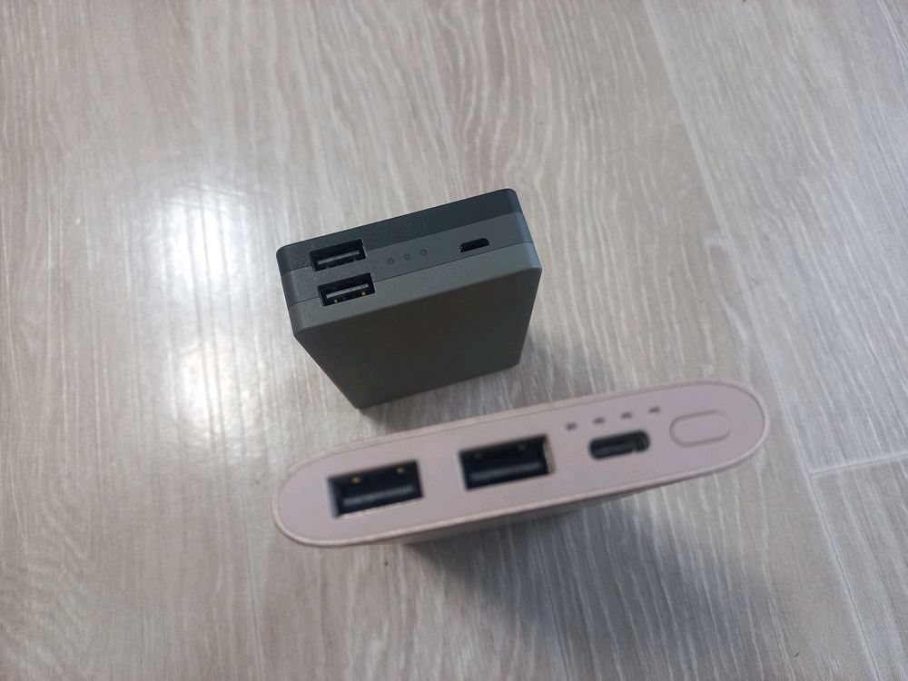 보조배터리 3개--1