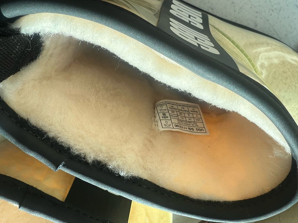 UGG 클래식 클리어 투명 어그 부츠--3