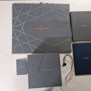 바쉐론 콘스탄틴 시계케이스 박스 쇼핑백 풀세트팝니다 이미지