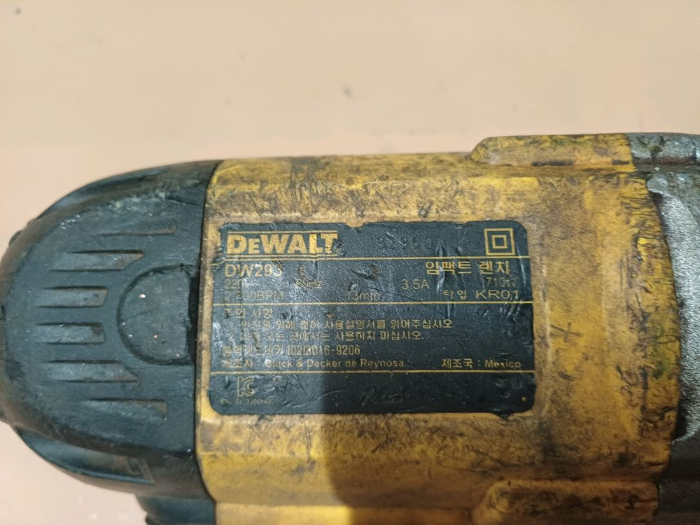 디월트 전기 임팩렌치 판매해요 이미지