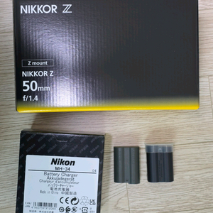 니콘 NIKKOR Z 50mm f/1.4 렌즈, MH-34정품충전기, EN-EL15c, 틸타배터리 팝니다.
