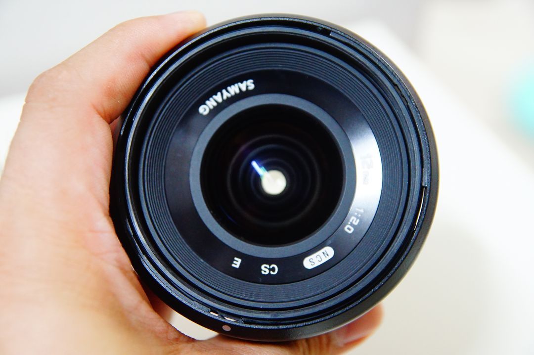 [소니용] 삼양 12mm f2.0 미러리스용 렌즈 팝니다.(19.5만원)--3