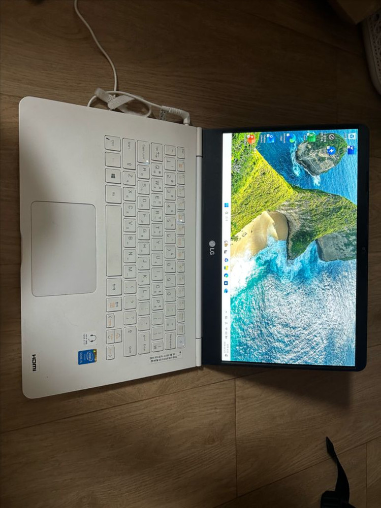 엘지 노트북 그램 i5/8기가/SSD256 부품용가격(정상작동) 12만원 판매--1
