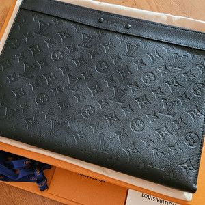 루이비통 도큐먼트 포쉐트 주르 클러치