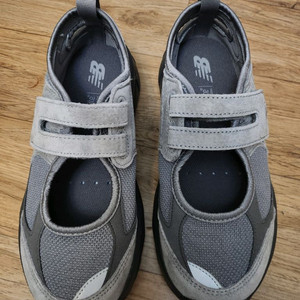 뉴발란스 브리즈 그레이 스웨이드 240사이즈