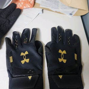 언더아머 하퍼 검골드 배팅장갑 팝니다