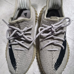 이지브스트 350V2 슬레이트 스니커즈 이미지