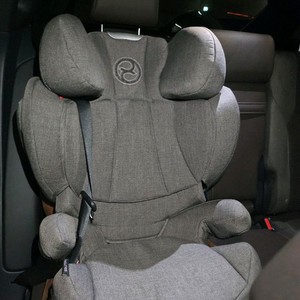 싸이벡스 솔루션 큐투픽스 플러스 주니어 카시트 이미지