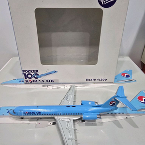 1:200 JC WINGS 대한항공 F100 HL7217 팝니다. 이미지