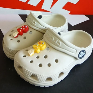 크록스c6 130 정품지비츠포함 거의새거