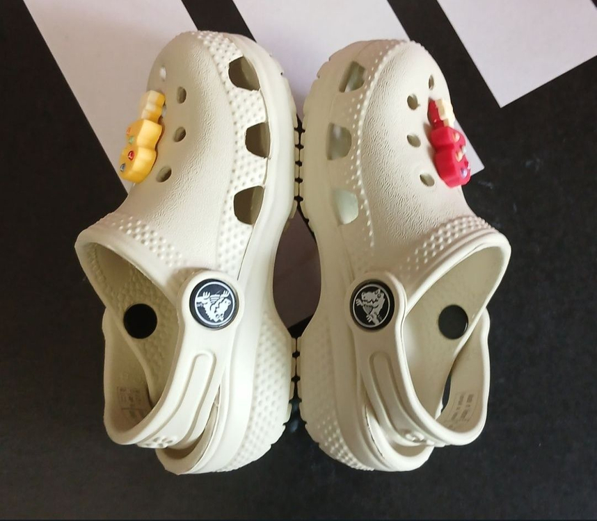 크록스c6 130 정품지비츠포함 거의새거--5