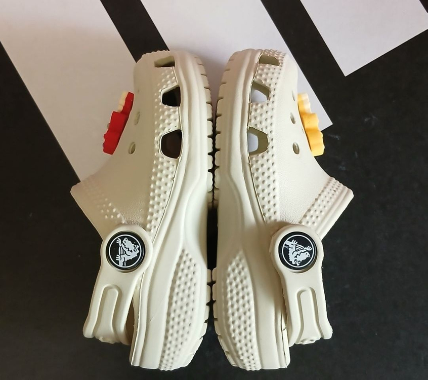 크록스c6 130 정품지비츠포함 거의새거--6