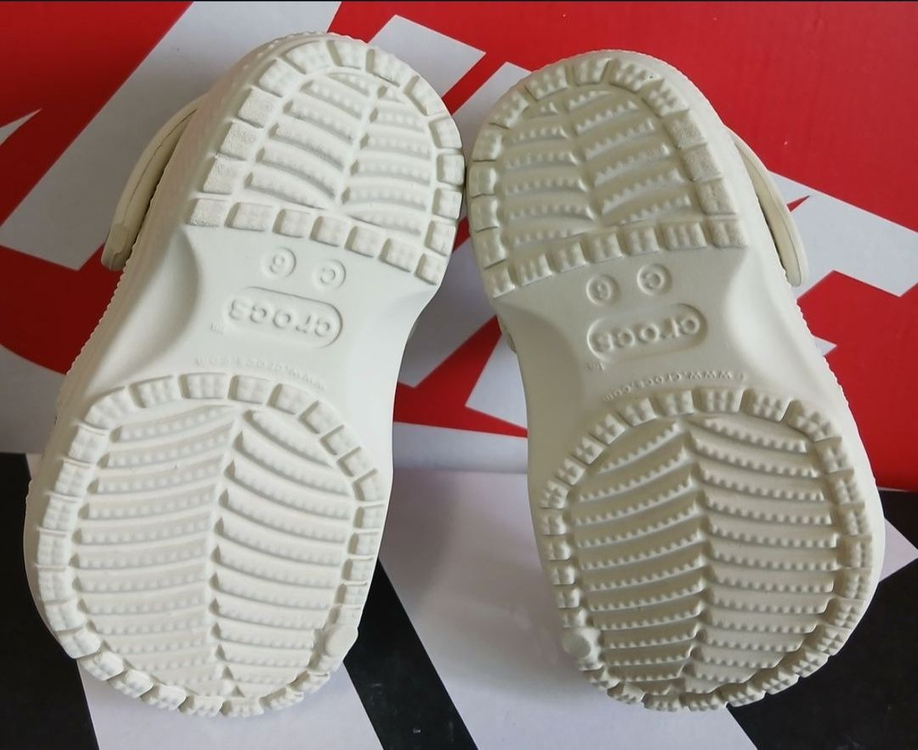 크록스c6 130 정품지비츠포함 거의새거--8