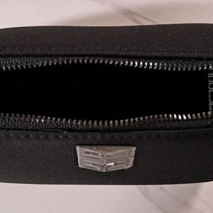 지방시 파우치 팝니다