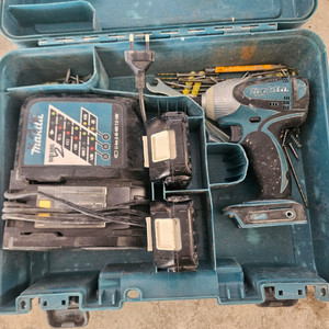 마끼다 임팩드라이버 풀세트 배터리2 충전기 전용케이스