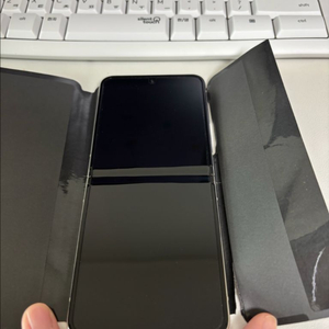 갤럭시 Z플립5 크림화이트 자급제 풀박스S급 512G (실사용 10회미만 최상급) 택배포함