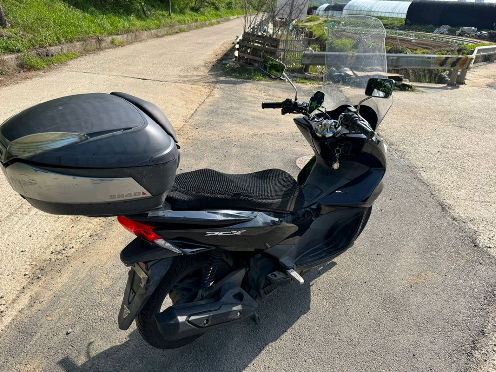 혼다 pcx125 16년 짧은키로수 판매합니다--4