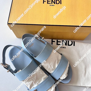 정품 펜디 여성 샌들 36(235)