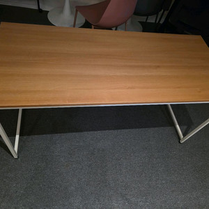 소프시스 1400 테이블 책상 이미지