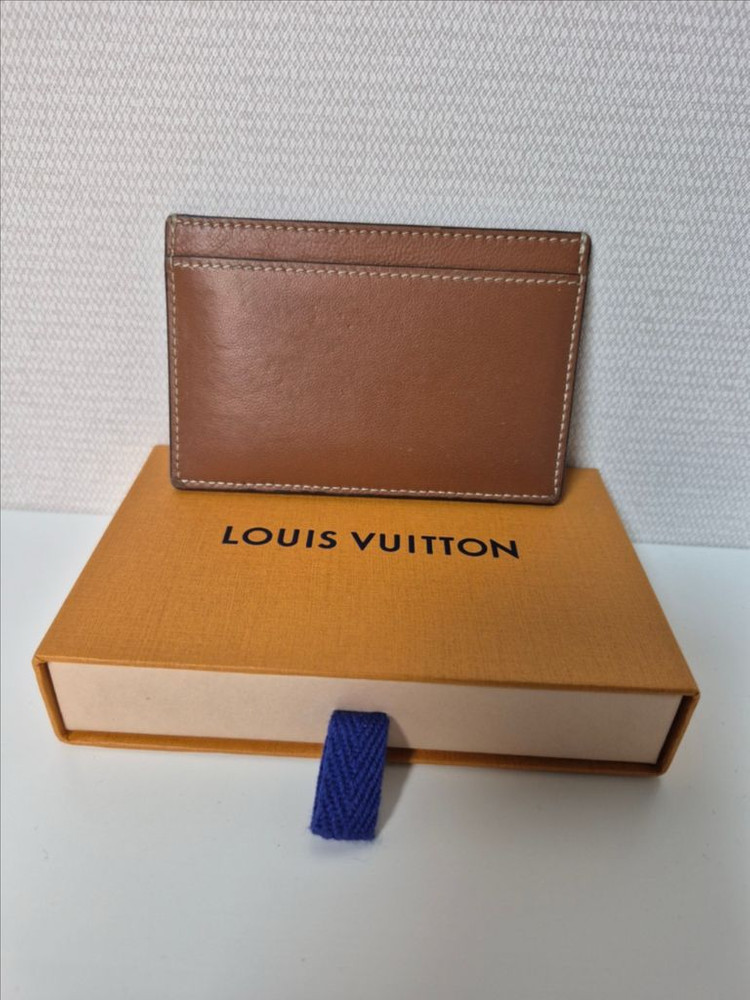 셀린느 정품 트리오페 카드 지갑 팝니다 이미지