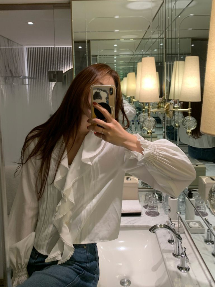 (F) 에르 핀턱 프릴 블라우스 숏 거의 새상품--2