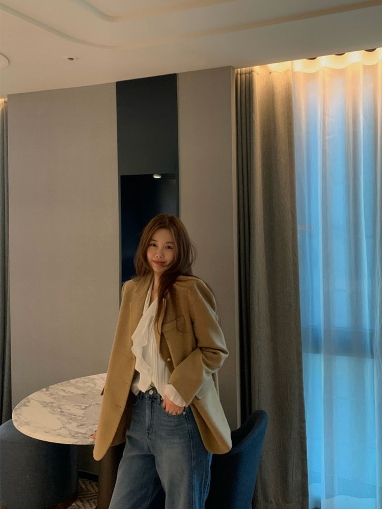 (F) 에르 핀턱 프릴 블라우스 숏 거의 새상품--5