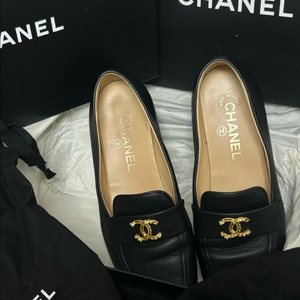 샤넬 로고 블랙 금장 로퍼 38 사이즈