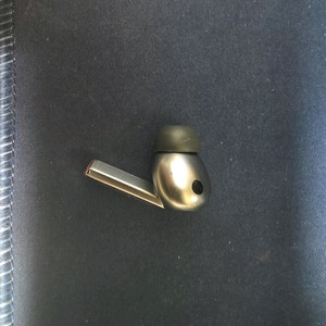 갤럭시 버즈3 프로 오른쪽 이미지