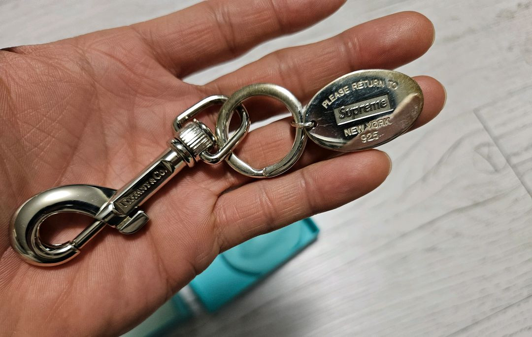 티파니앤코x슈프림 리턴 투 티파니 오발 태그 키링 실버--1