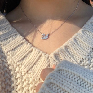 정품 스와로브스키 백조목걸이 상태좋아요