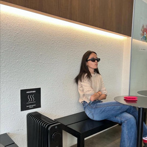 SIX AND A HALF 식스앤어하프 클래식 스트레이트 데님 중청바지 이미지