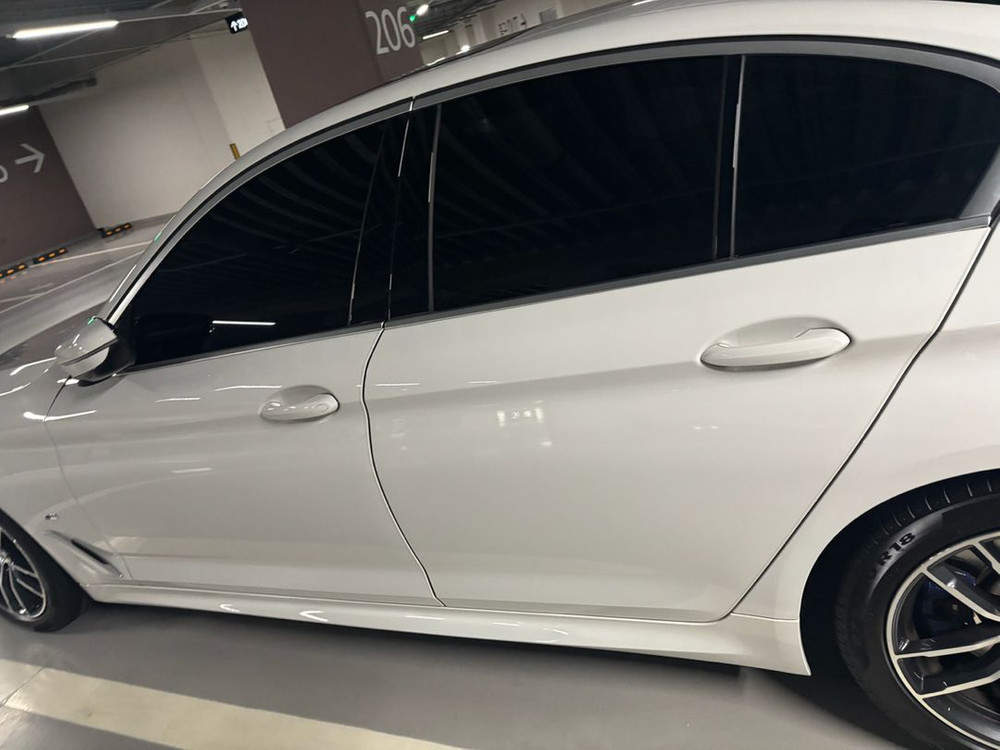 22년식 bmw 5시리즈 520i M스포츠팩--2