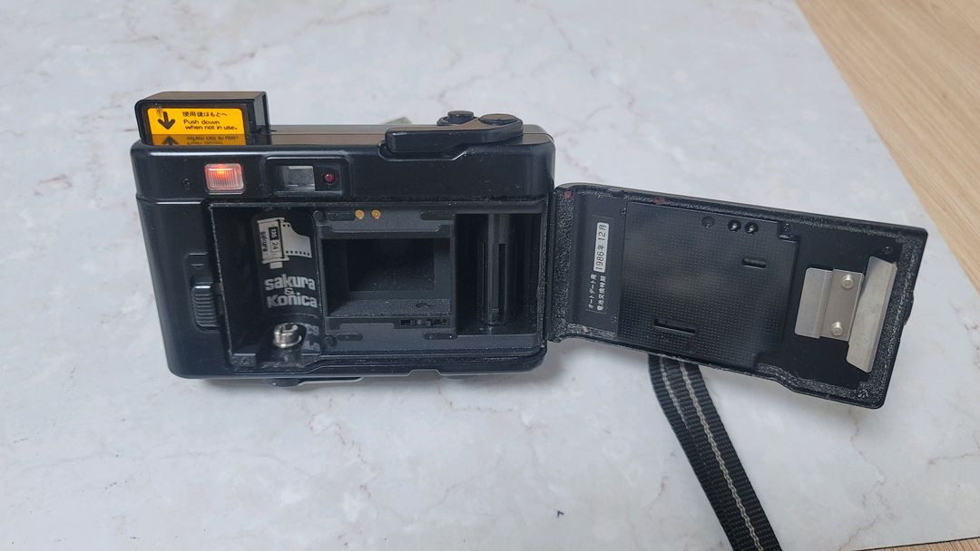 코니카 EFJ 팝(POP) 블랙 오토 데이트 필름카메라 헥사논 Konica auto Hexanon--5