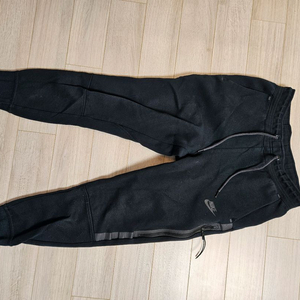 나이키 테크팩 s사이즈바지 판매해요