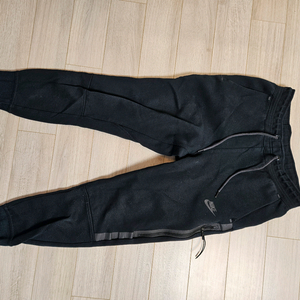 나이키 테크팩 s사이즈바지 판매해요