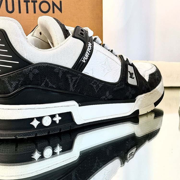 [세탁완료/상태좋음] 루이비통 LV 트레이너 스니커즈 모노그램 데님 범고래 7.5 이미지