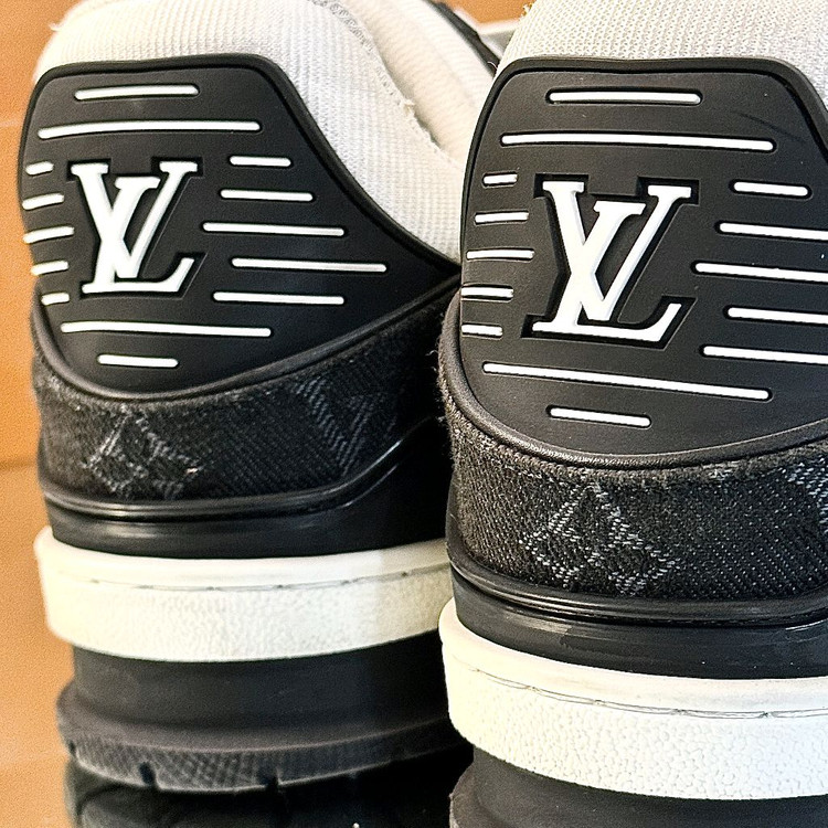 [세탁완료/상태좋음] 루이비통 LV 트레이너 스니커즈 모노그램 데님 범고래 7.5 이미지