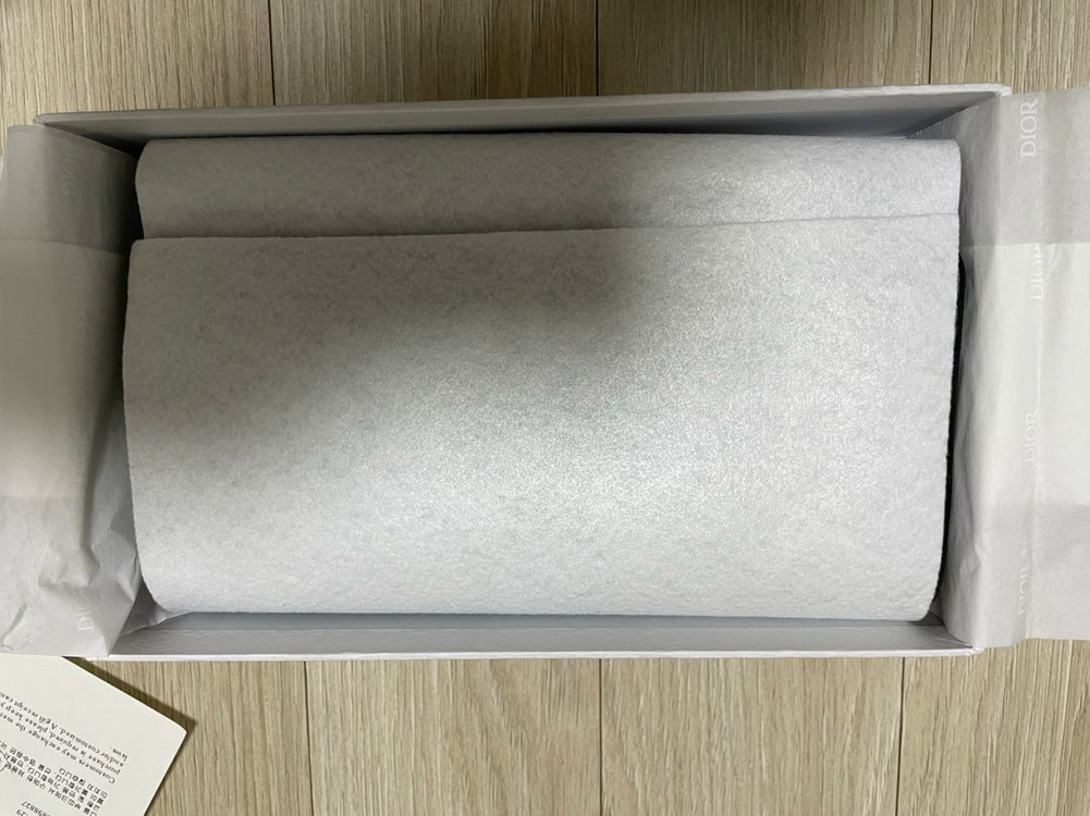 디올 카로 체인 파우치 WOC 팝니다.--5