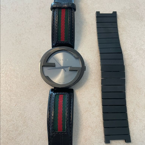 구찌 133.2 삼선 스트랩 넘녀공용시계