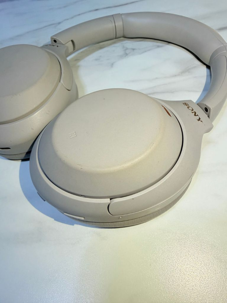소니 WH-1000XM4 베이지 헤드폰--1