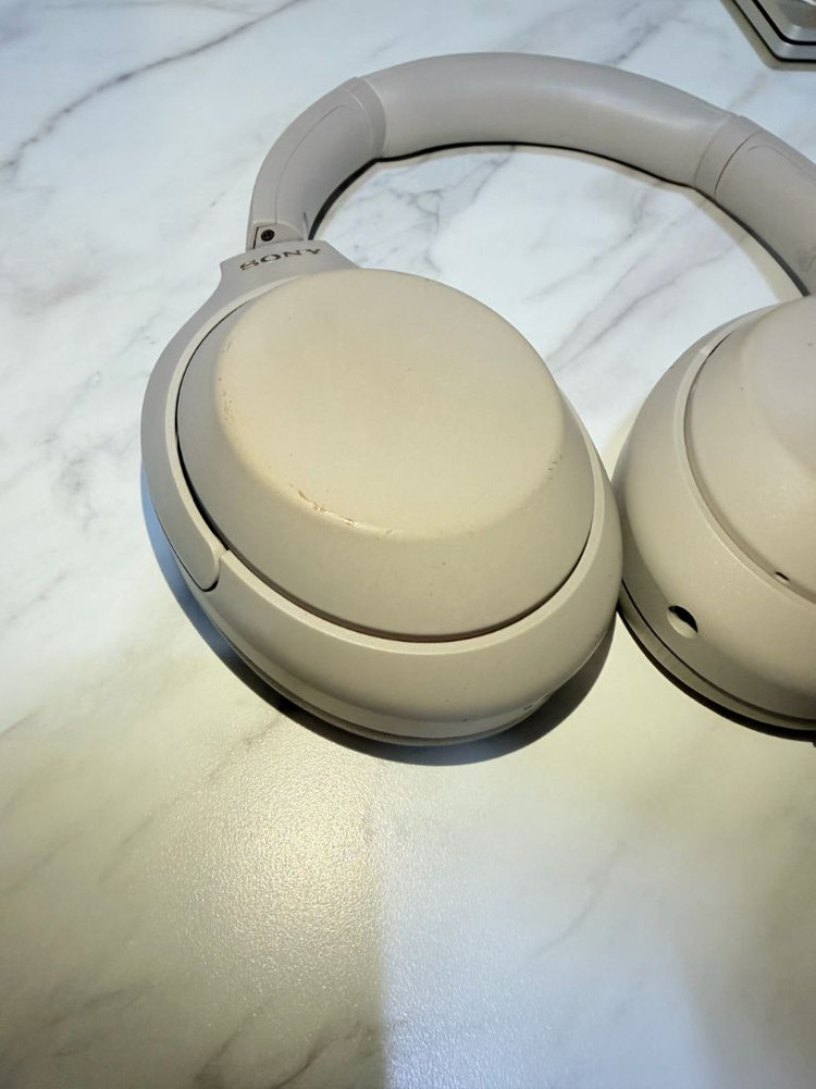 소니 WH-1000XM4 베이지 헤드폰--2