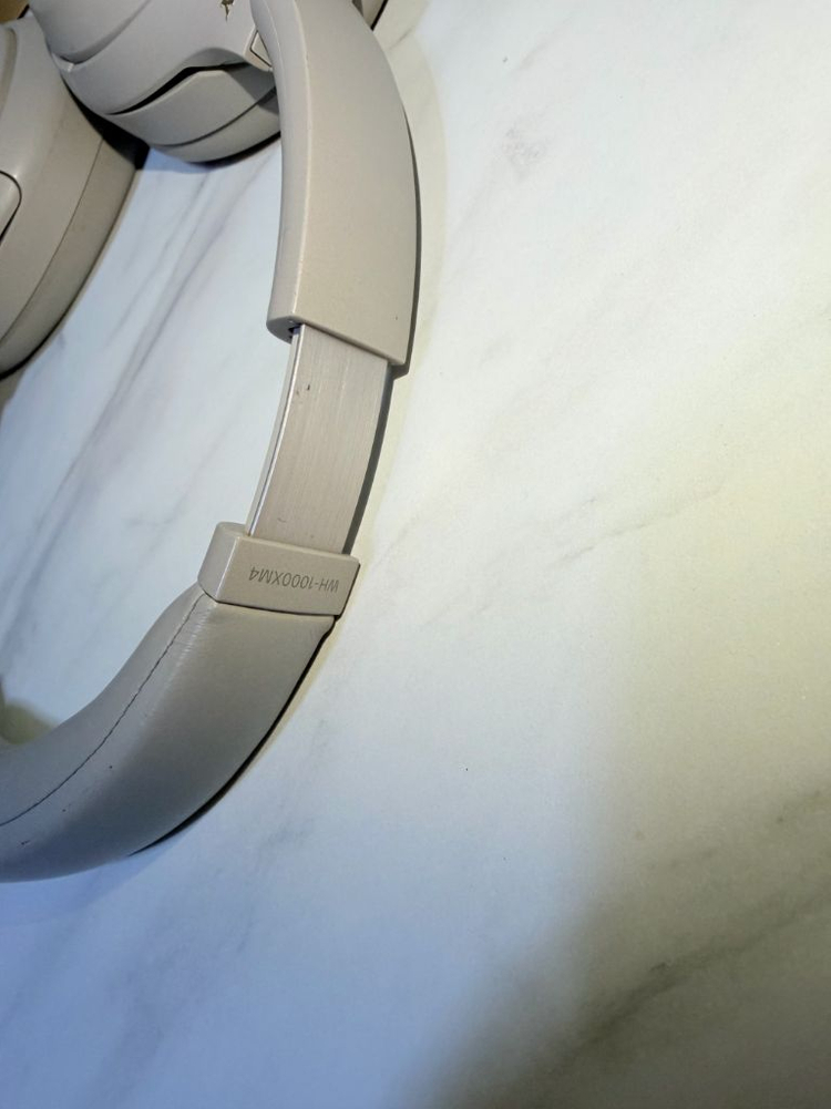 소니 WH-1000XM4 베이지 헤드폰--4