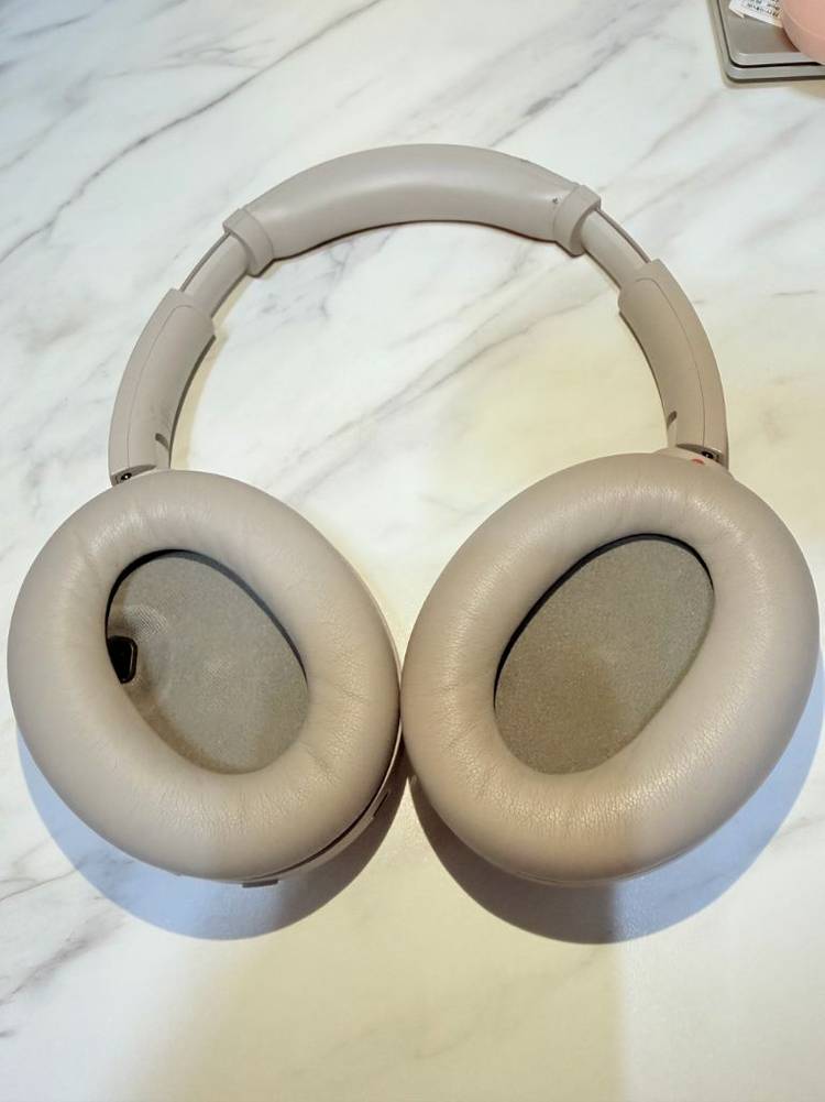 소니 WH-1000XM4 베이지 헤드폰--7