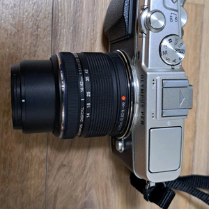 올림푸스 PEN E-P5 미러리스 (14-42렌즈, 45mm f1.8)