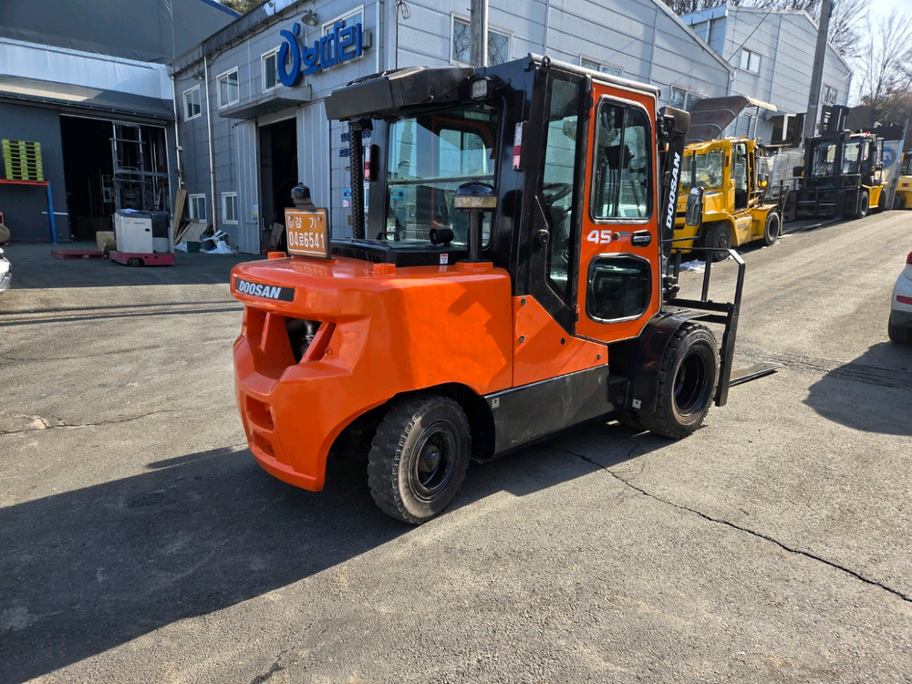 특특A급 두산 4.5톤 중고지게차 17년식 2000시간대 풀옵션 디젤지게차 2800만원--5