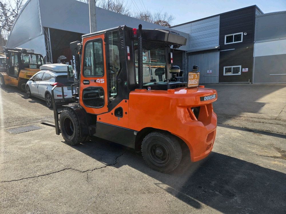특특A급 두산 4.5톤 중고지게차 17년식 2000시간대 풀옵션 디젤지게차 2800만원--6