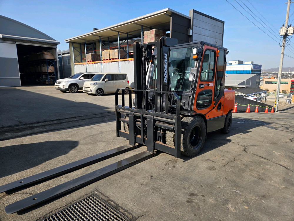 특특A급 두산 4.5톤 중고지게차 17년식 2000시간대 풀옵션 디젤지게차 2800만원--7