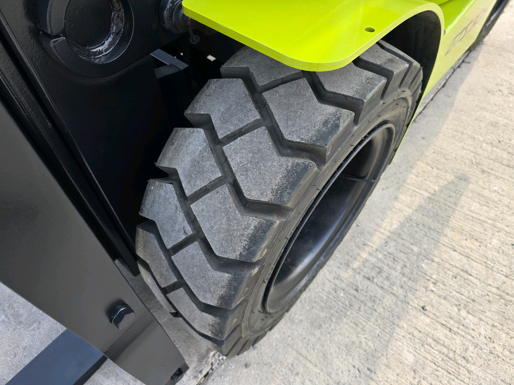 특A급 중고지게차 클라크 3톤 3단 18년식 디젤지게차 2000만원 싸게 팝니다.--5