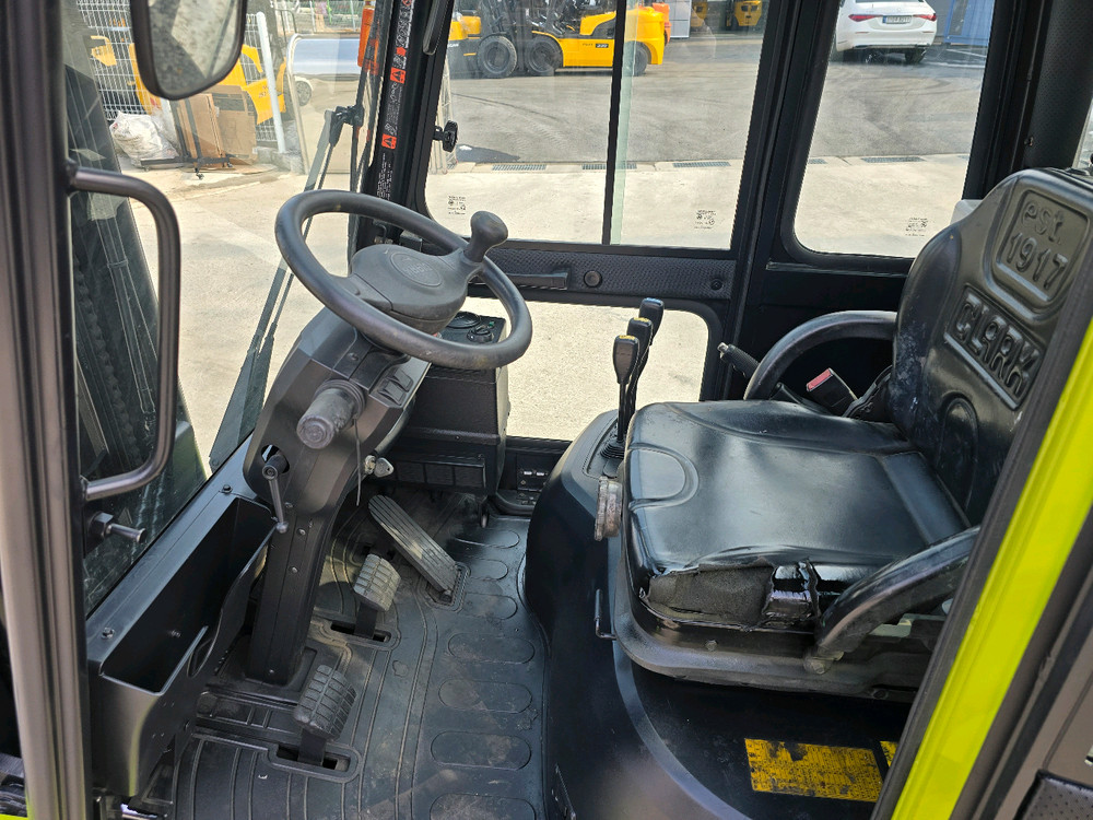 특A급 중고지게차 클라크 3톤 3단 18년식 디젤지게차 2000만원 싸게 팝니다.--8