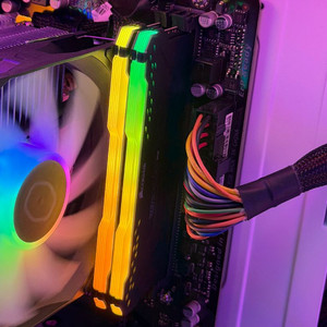 DDR4 커세어 벤젠스 3600 8x2 16GB